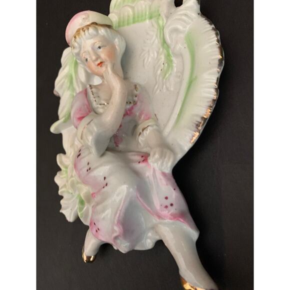 Vintage Thames Japan Wall Plaque Hanging 8075 Girl Woman Sitting 7"h x 5"w - Picture 3 of 8